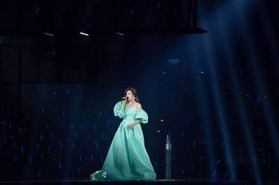 梁靜茹首認愛總裁男友！甜蜜日常曝光 日傳愛心圖，羞到趴桌